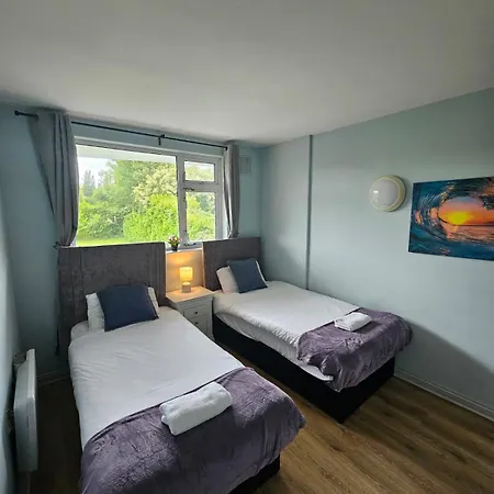 5 Newcastle Court Apartment *