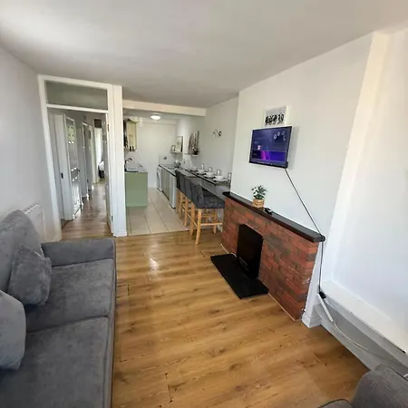 5 Newcastle Court * Galway