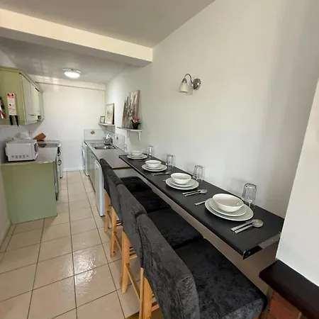 Apartment 5 Newcastle Court *